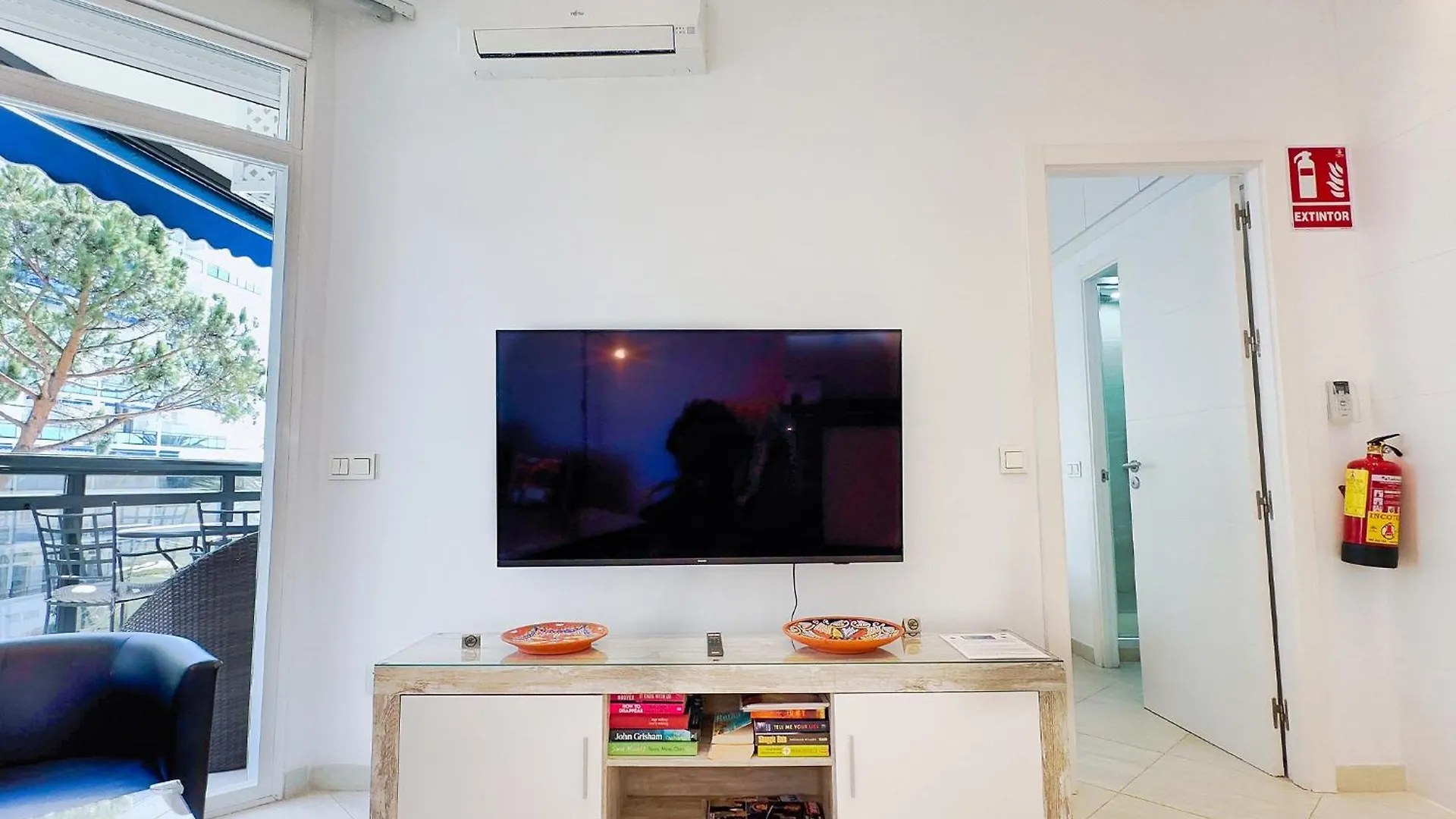 Skol 322 - Completely Renovated Beach Front Apartment Marbella