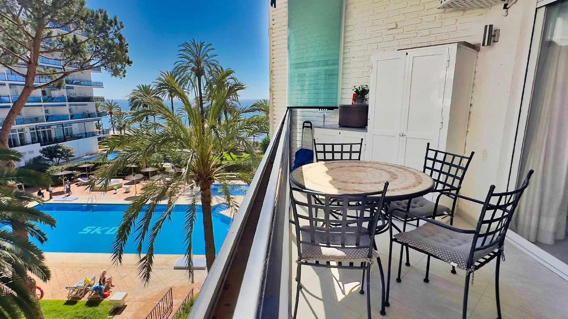 Skol 322 - Completely Renovated Beach Front Apartment Marbella