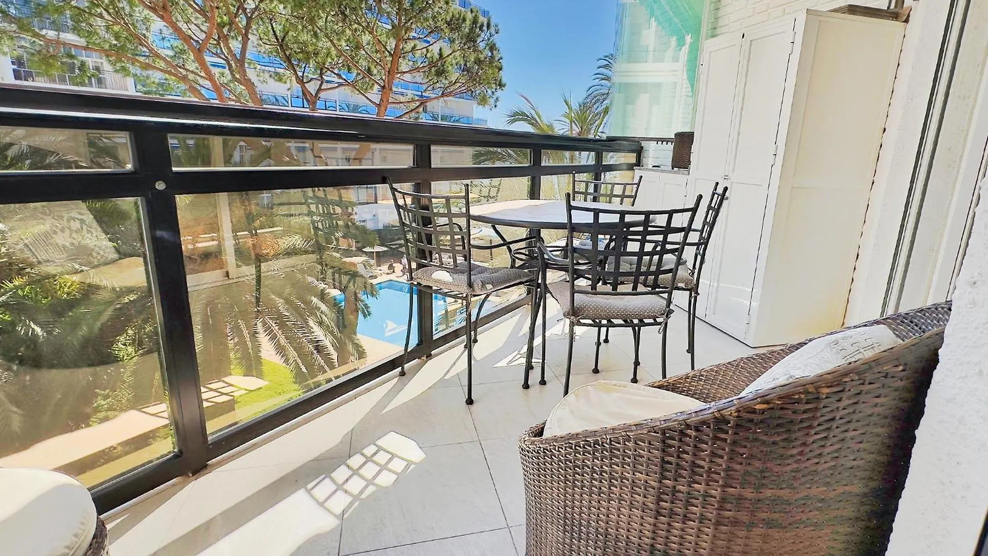 Skol 322 - Completely Renovated Beach Front Apartment Marbella