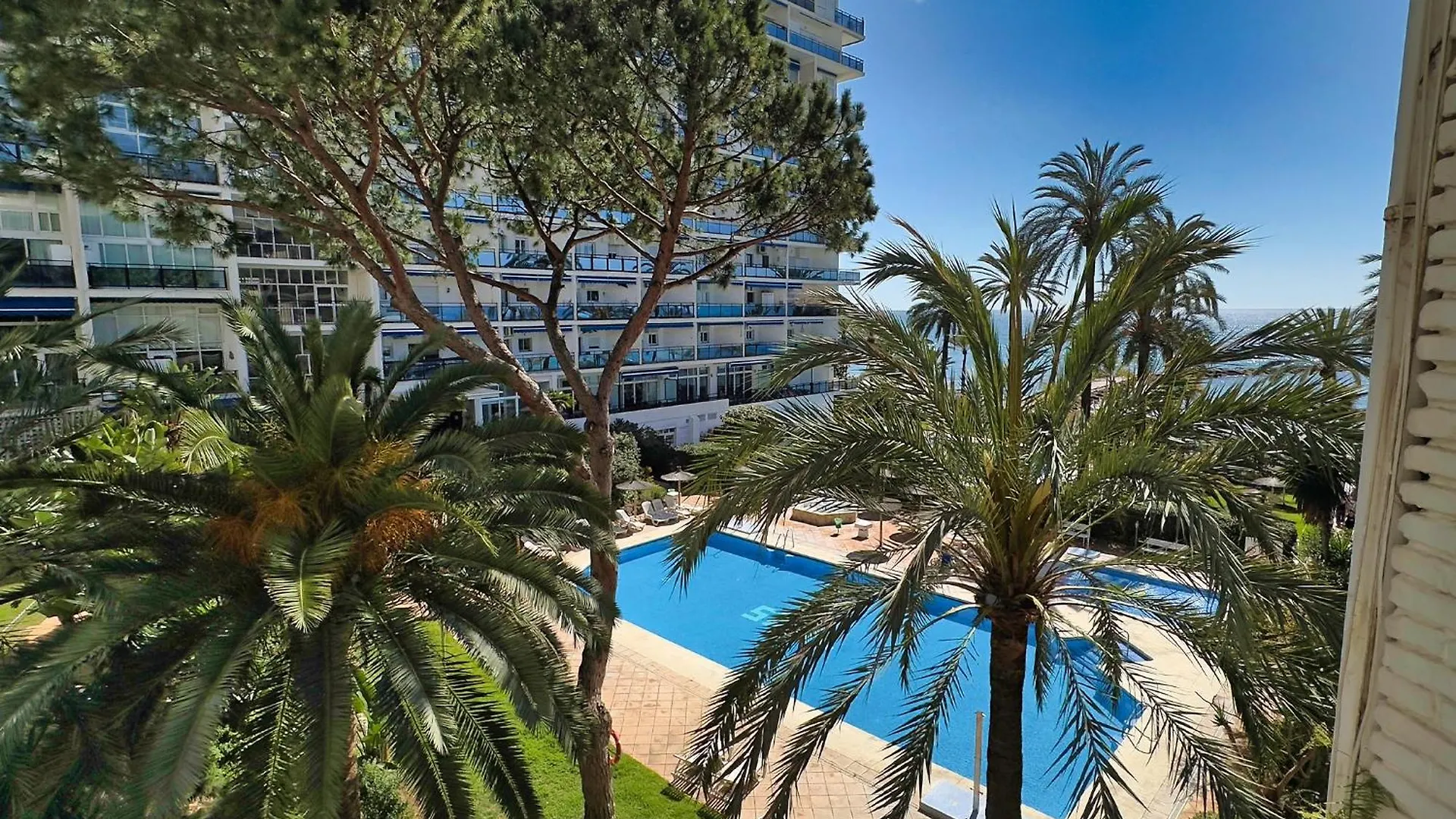 Skol 322 - Completely Renovated Beach Front Apartment Marbella