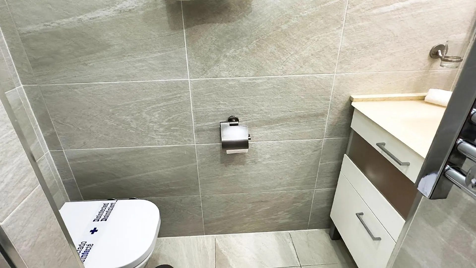 Skol 322 - Completely Renovated Beach Front Apartment Μαρμπέλλα