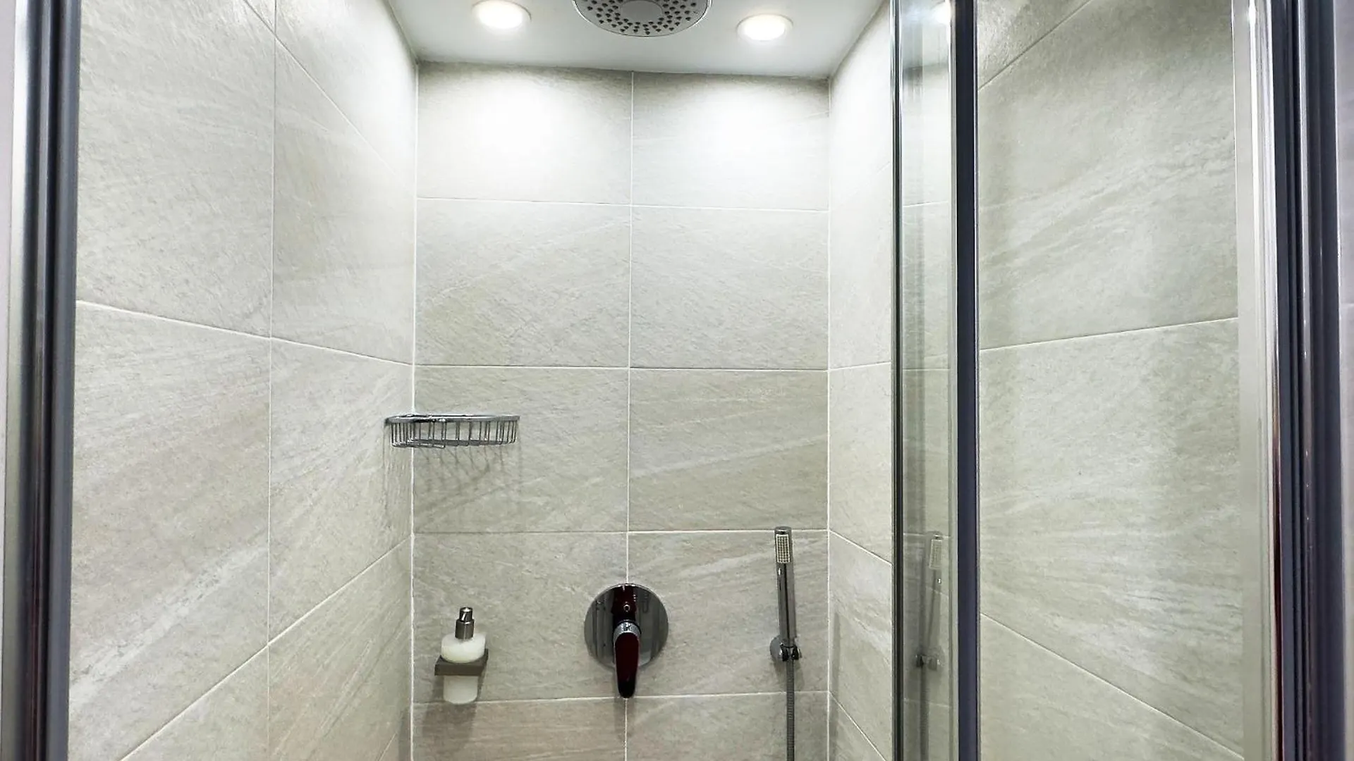 Skol 322 - Completely Renovated Beach Front Apartment Μαρμπέλλα