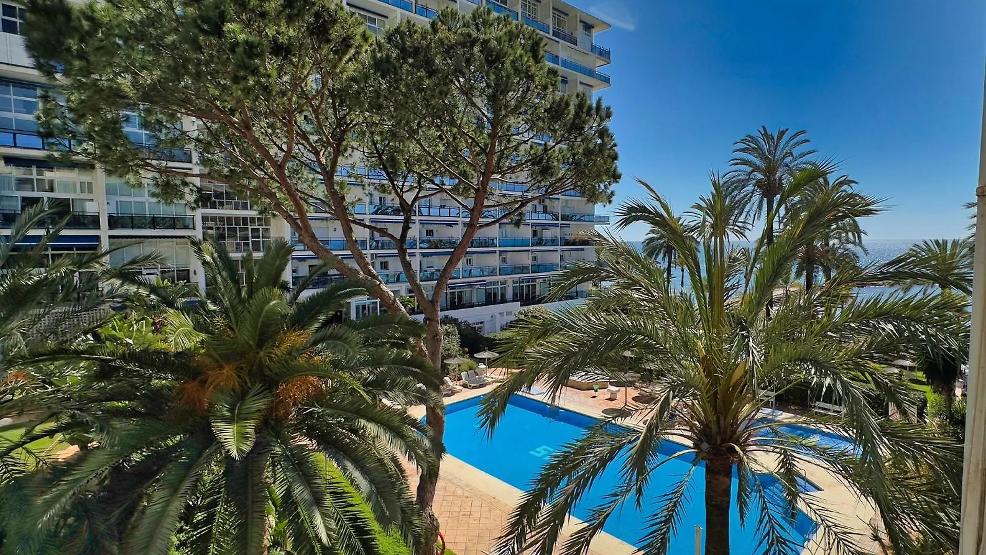 Skol 322 - Completely Renovated Beach Front Apartment Μαρμπέλλα